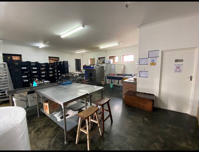 94M² WAREHOUSE RENTED IN MILNERTON CENTRAL